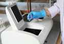 Spectrophotometers.-Fluorometers-Key-Differences-Applications