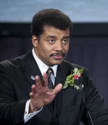 Neil_deGrasse_Tyson_Apollo_40th_anniversary_celebration_National_Air_and_Space_Museum_July_20_2009_NASA_photo_by_Bill_Ingalls