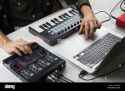 producing-electronic-music-on-laptop-with-portable-midi-keyboard-and-M6E9X0