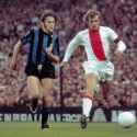 1971-72_European_Cup_Final_-_AFC_Ajax_v_Inter_Milan_-_Mauro_Bellugi_&amp;_Piet_Keizer