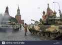 19-aout-1991-les-reservoirs-a-moscou-s-la-place-rouge-au-cours-de-tentative-de-coup-monte-par-plusieurs-dirigeants-sovietiques-membres-de-la-soi-disant-b93kt9