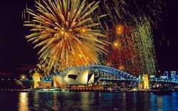 windows7_Fireworks_over_the_Sydney_Opera_House_and_Harbor_Bridge