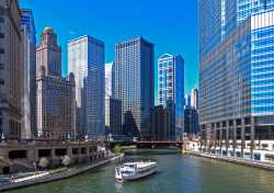 Chicago_River_ferry_b