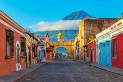 guatemala-in-pictures-beautiful-places-to-photograph-santa-catalina-arch-antigua