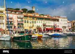 cannes-cote-dazur-french-riviera-provence-france-la-suquet-harbour-the-old-town-2D76XHB