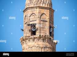 speakers-on-top-of-a-muslim-mosque-minaret-2H3DG90