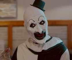 Terrifier 2016 Uncut BluRay 1080p DTS AC3 x264-MgB.mkv_20241120_211109.006