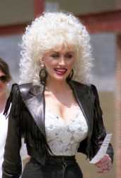 f2135fd1979779f5ff04ce485c458d59--dolly-parton-vintage-hair