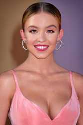 Sydney_Sweeney_2019_by_Glenn_Francis