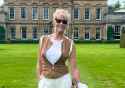 Tall-and-elegant-Lisa-Hogan