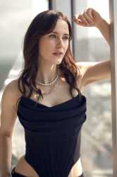 Rachel Brosnahan (2)