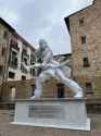 statue-of-aloy-in-florence-v0-dqgadhwtngi81