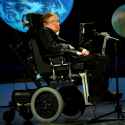 Stephen_hawking_2008_nasa_cropped