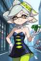 Marie holding a Chaos Emerald