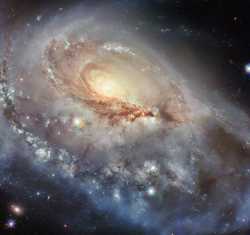 Hubble_NGC1961_potw2517a