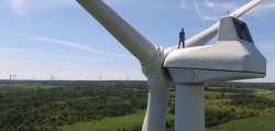 energy-wind-turbine-john-rogers-atop-wind-turbine-1000x477